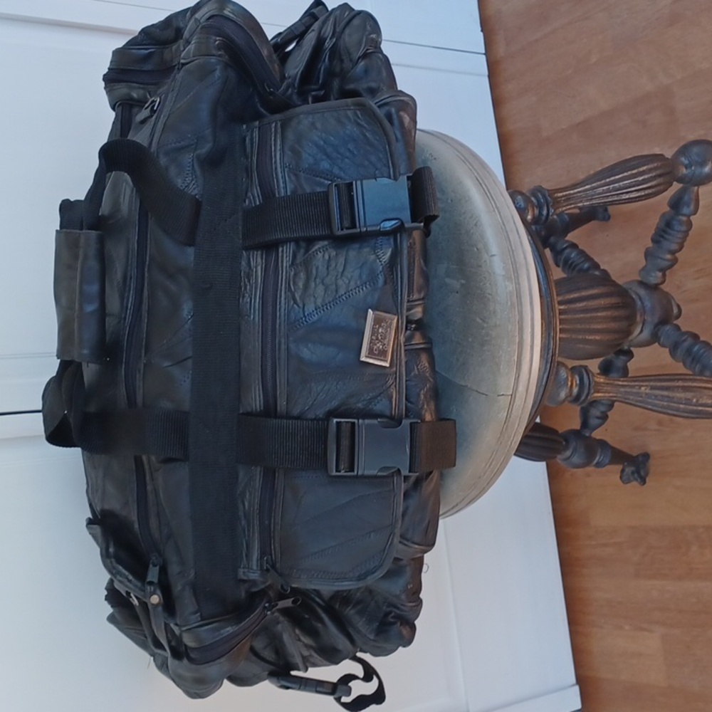Leather luggage weekender bag lots of pockets black leather duffel bag